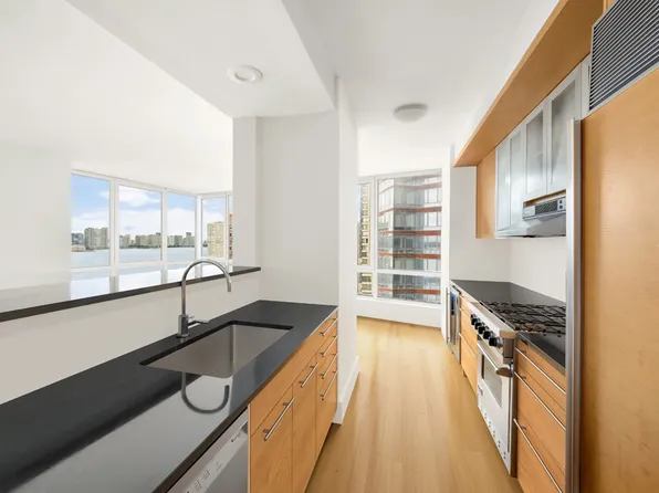 30 West Street image 4 of 11