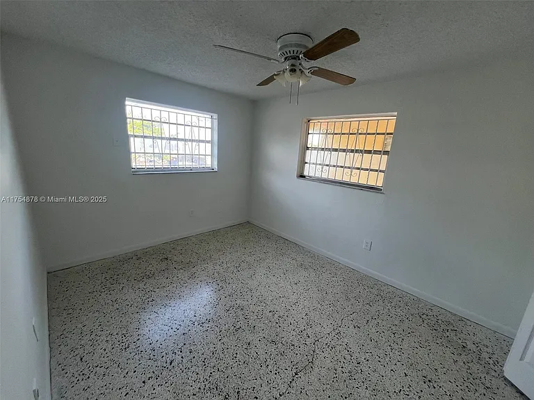 887 W 29th St #2 — Photo 6