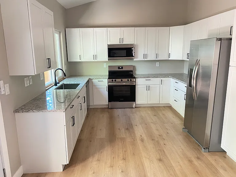 970 Bayfield Dr — Photo 7