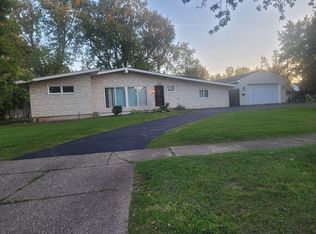 150 Cranburne Ln, Williamsville, NY 14221