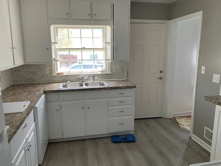 1819 W Hillsdale St — Photo 14