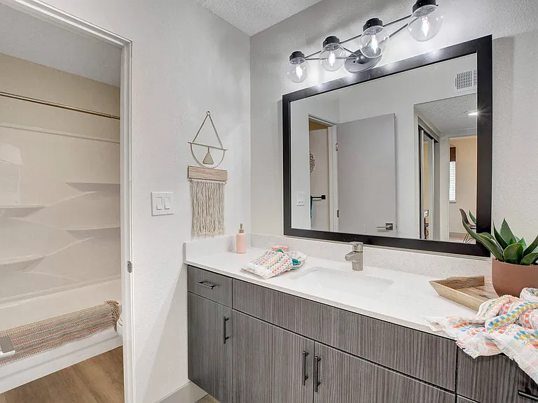 Namaste Apartments — Photo 20