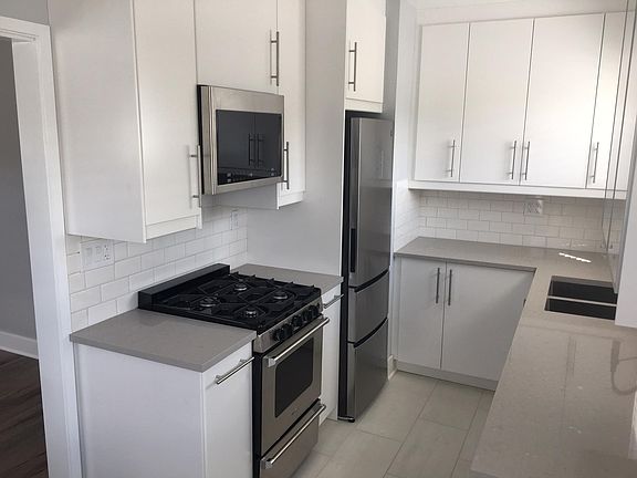2nd image of 1038 Linden Ave APT A