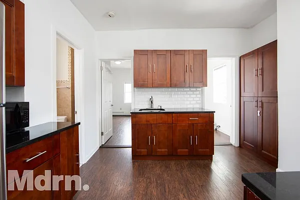 Rented by Mdrn Residential | media 28