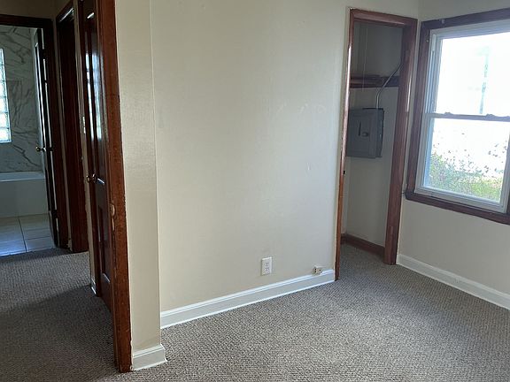4th image of 5715 N 58th St