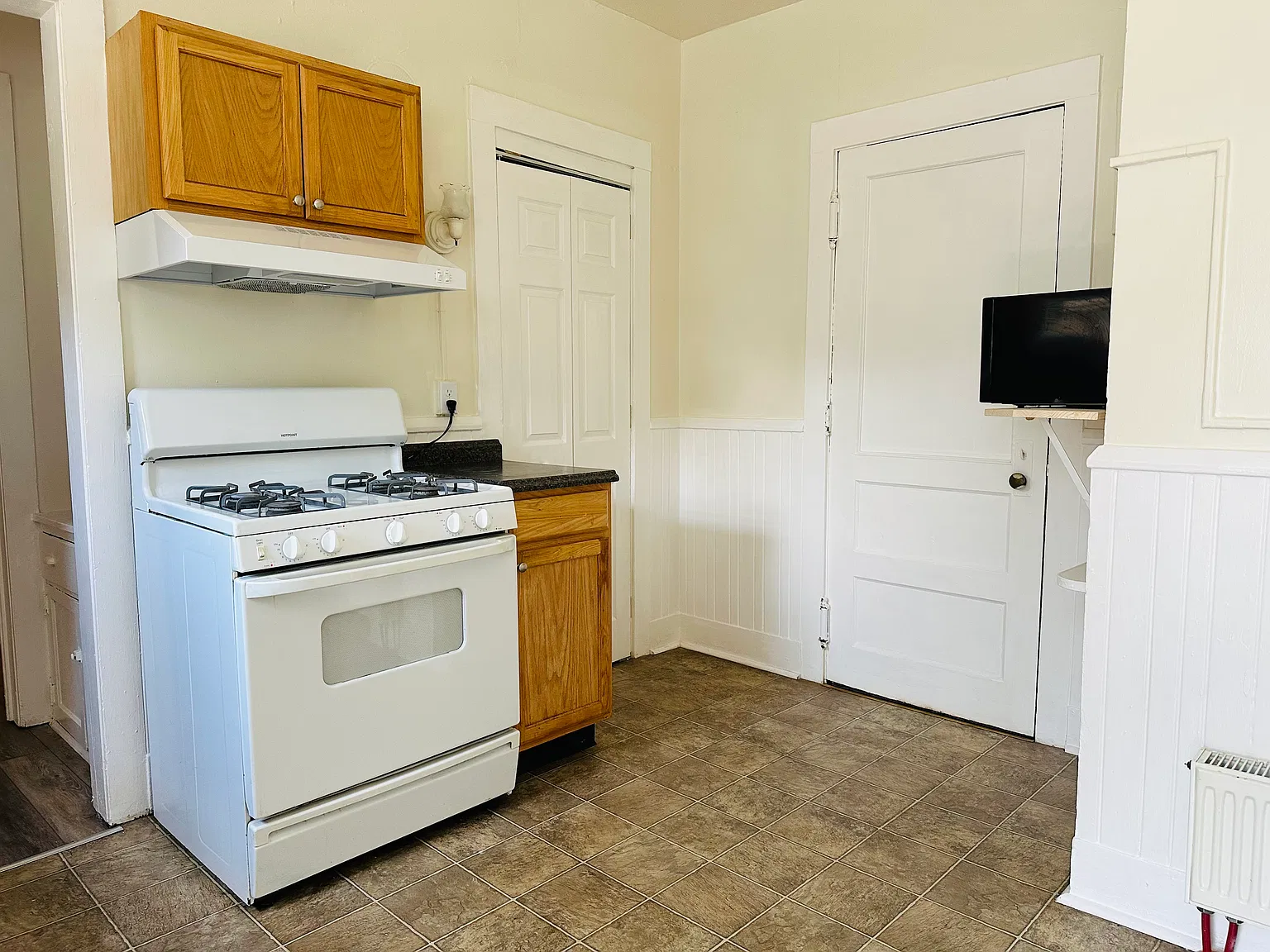 110 Heights Ct — Photo 2