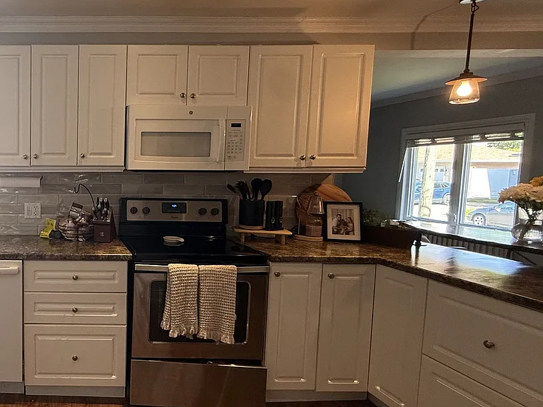 770 Cambridge Ct — Photo 2