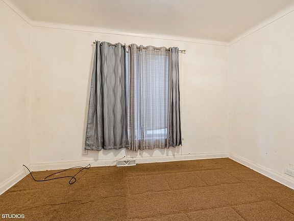 3rd image of 5919 W Corcoran Pl