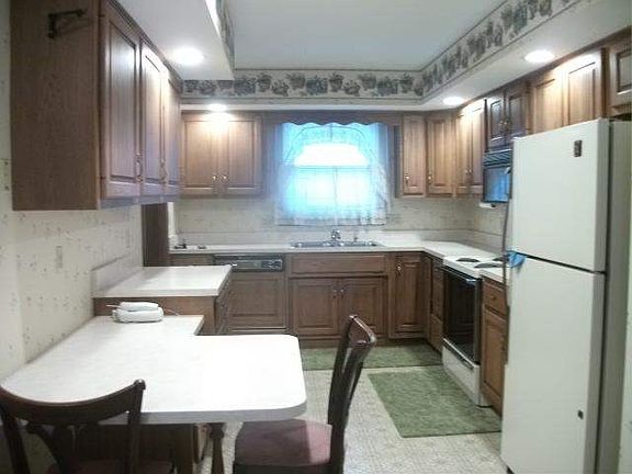5th image of 1409 Pembroke Cir