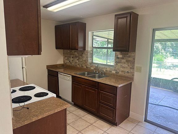 3rd image of 13909 Village View Dr