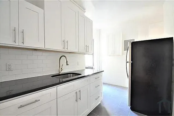 2536 Holland Ave — Photo 1