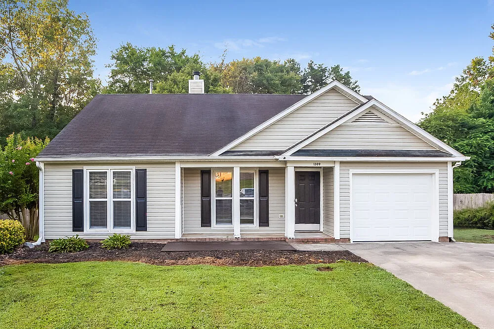 3 bed, 2.0 bath, 1351 sqft, $1,865 — Photo 1