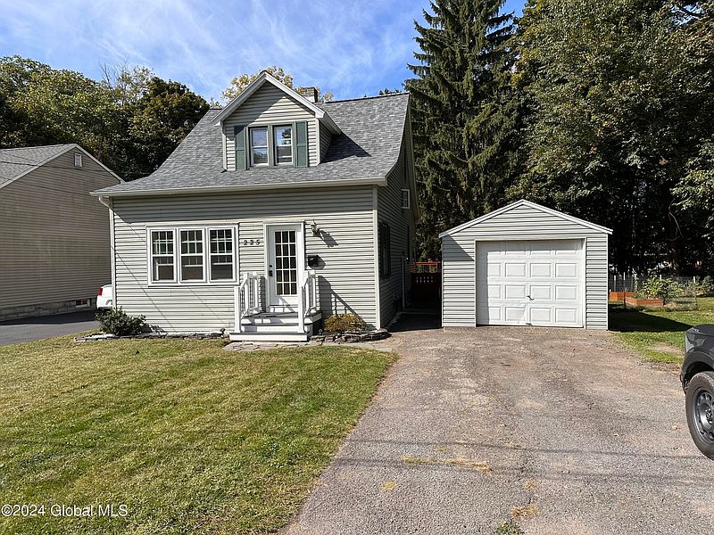 2nd image of 225 Willowcreek Avenue