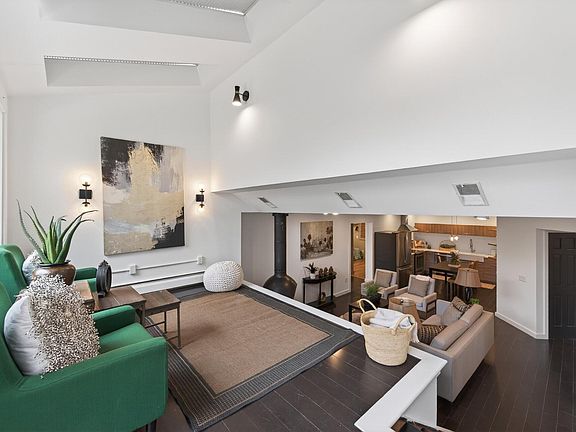 3rd image of 350 Oakwood Dr #9