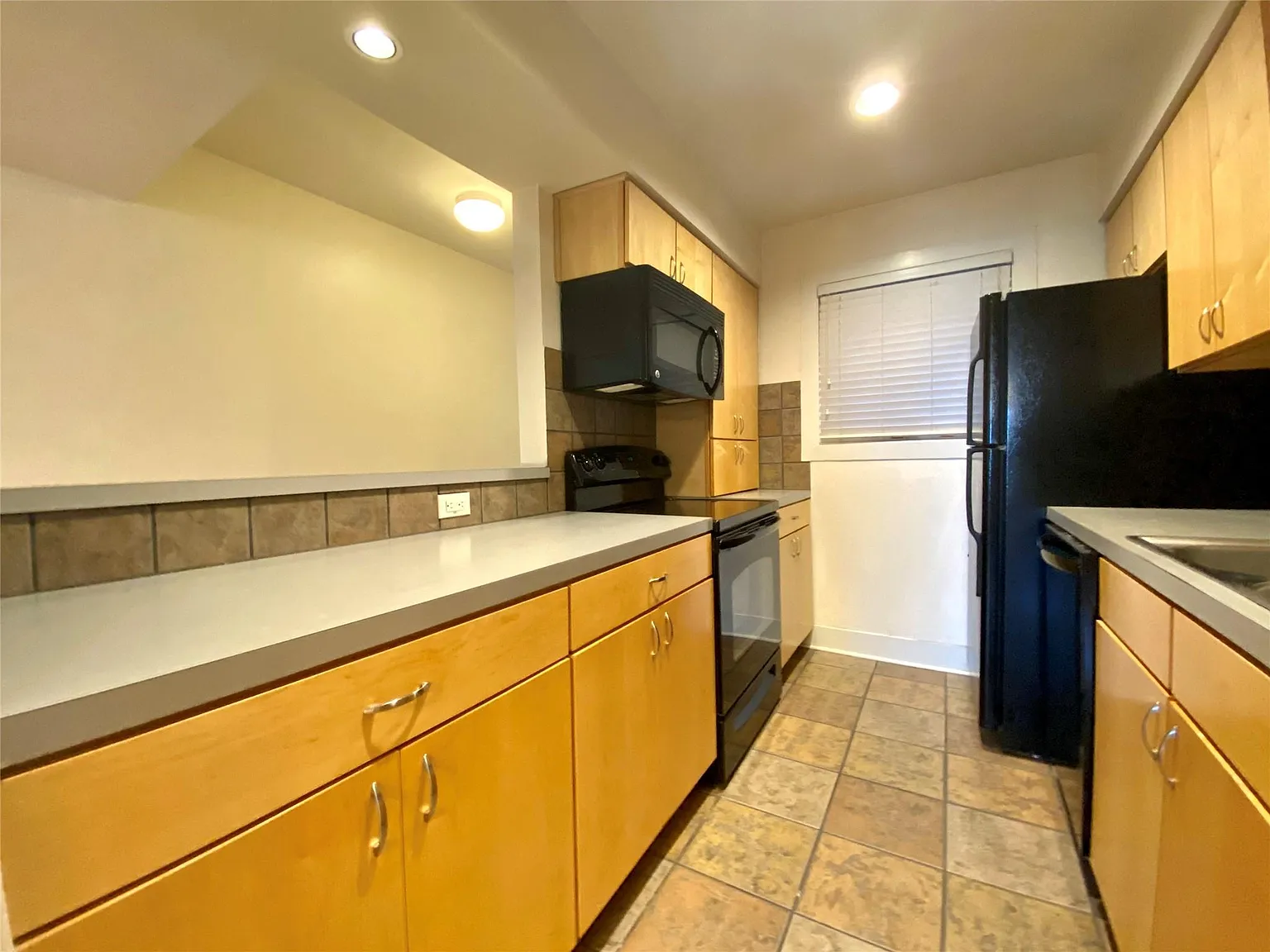 2 bed, 1.0 bath, 836 sqft, $1,400 — Photo 3