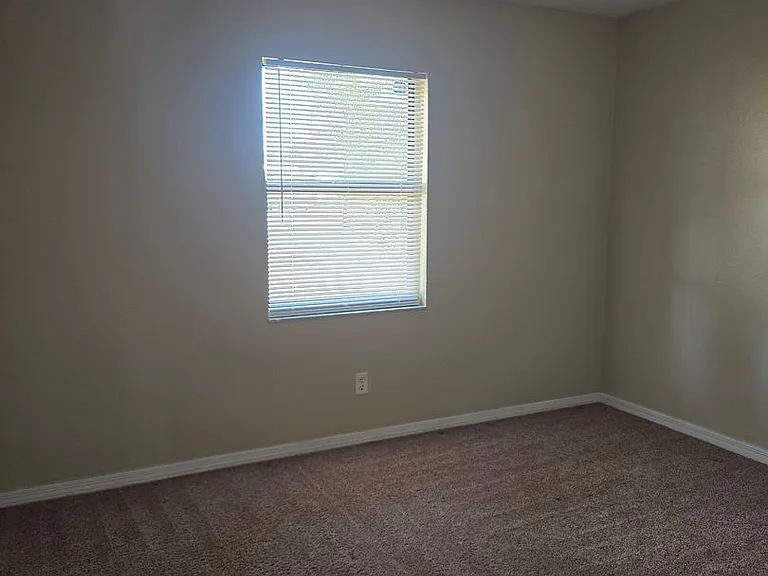 609 N Palm Dr — Photo 13