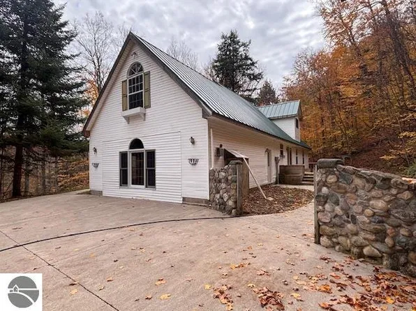 4650 Schuss Mountain Rd, Bellaire, MI 49615