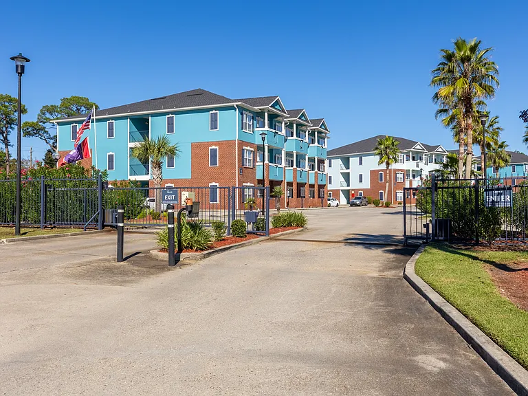 Oceanaire Apartments — Photo 23