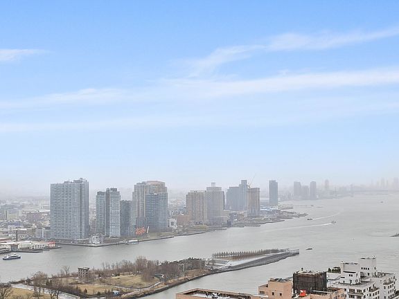4th image of 425 E 58th St APT 36D
