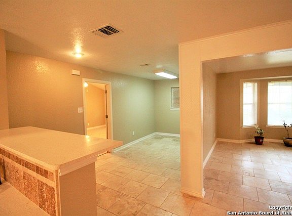 5th image of 4318 Bloomdale Dr