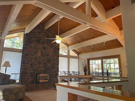 Dining area - beamed ceiling