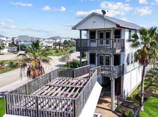 243 Bamaku Bnd, Tiki Island, TX 77554