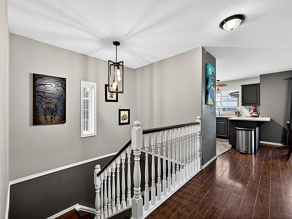 2nd image of 726 Dunrobin Dr #1