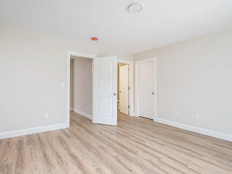 8 Edgewater Cir #8 — Photo 12