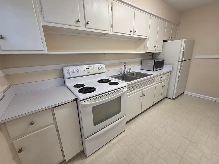 7420 Hampton Blvd — Photo 6