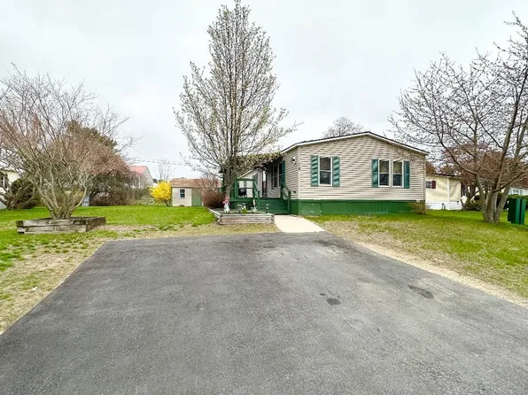 18 Sandpiper Path, North Hampton, NH 03862