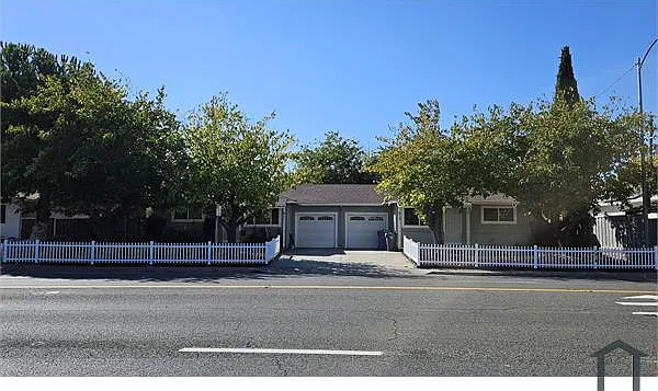 3 bed, 1035 sqft, $3,850 — Photo 1