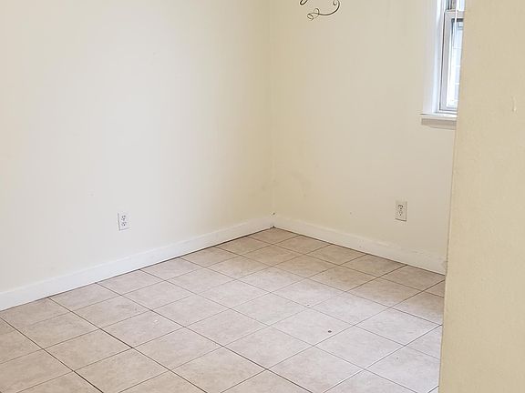 5th image of 148 S 12th Ave