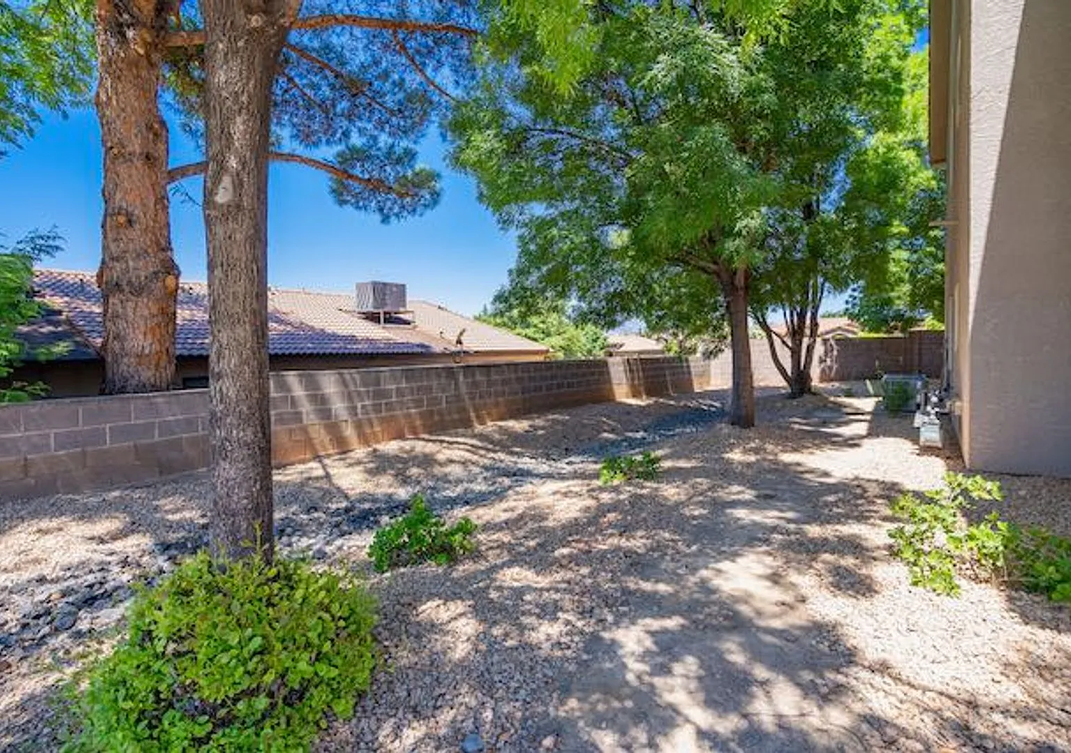 Valley View Condos — Photo 4
