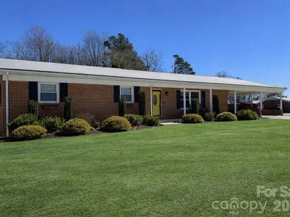 3933 Old Brittain Rd, Hickory, NC 28602