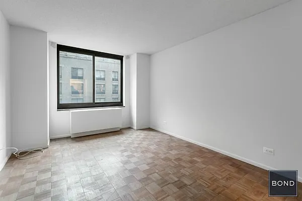 Rented by Bond New York | media 9