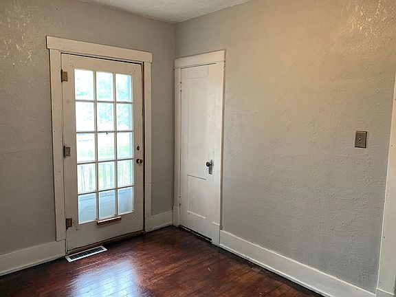 Downstairs bedroom w closet