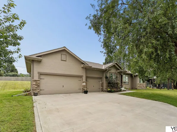 9011 Bellvue Dr, Plattsmouth, NE 68048