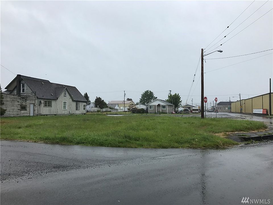 1st image of 1122 W Wishkah St