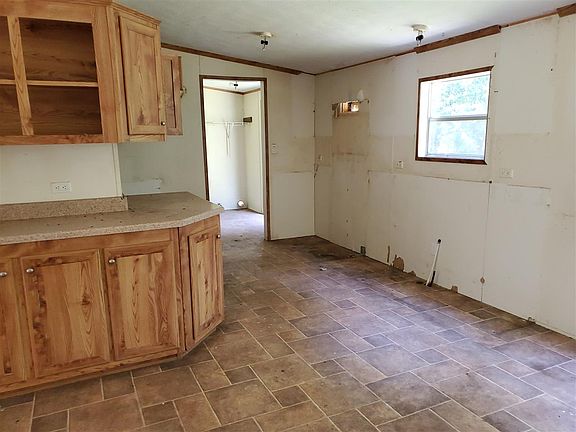 4th image of 900 County Road 2703