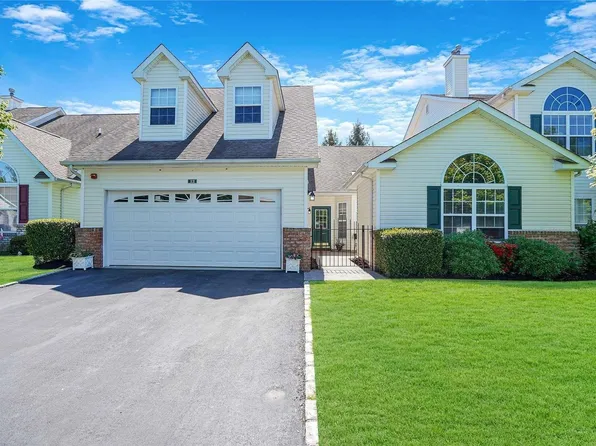 12 Tina Lane #12, Mount Sinai, NY 11766