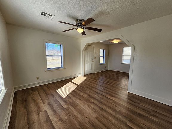 3rd image of 829 N Union Ave