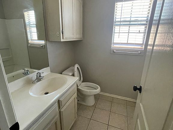 5th image of 2400 Redbud Ave APT A