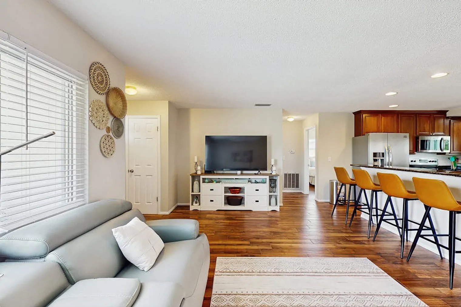 3 bed, 2.0 bath, 1442 sqft, $3,159 — Photo 4