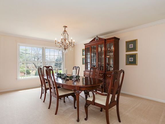 4th image of 26W127 Blackhawk Dr