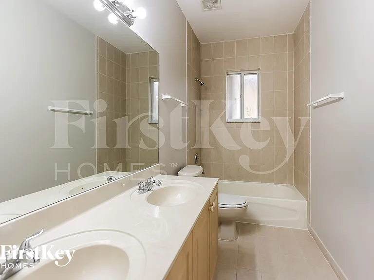 1119 NE 41st Ave — Photo 9