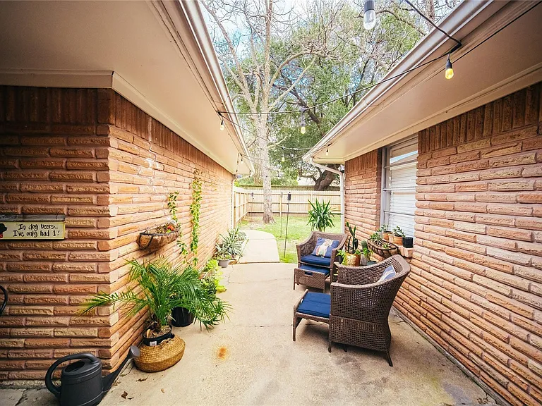 3630 Zoch Ln — Photo 29