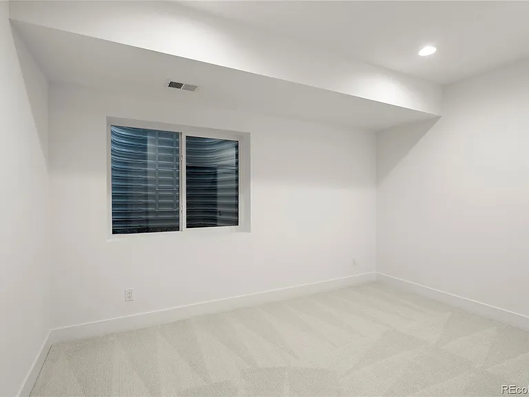 588 Adams St — Photo 17