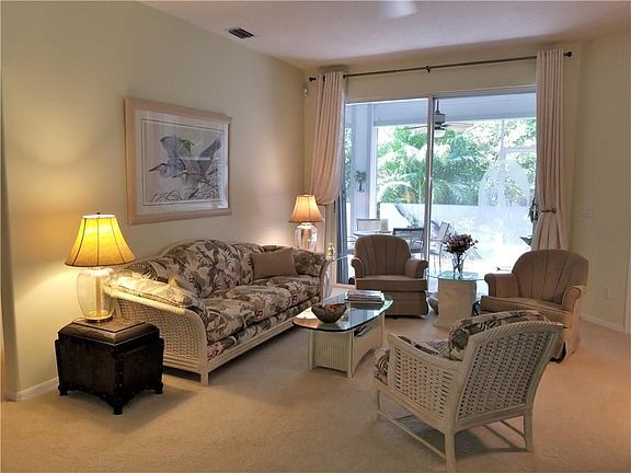 4th image of 365 Hawthorne Ln