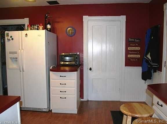 4th image of 56 Lincoln Ave