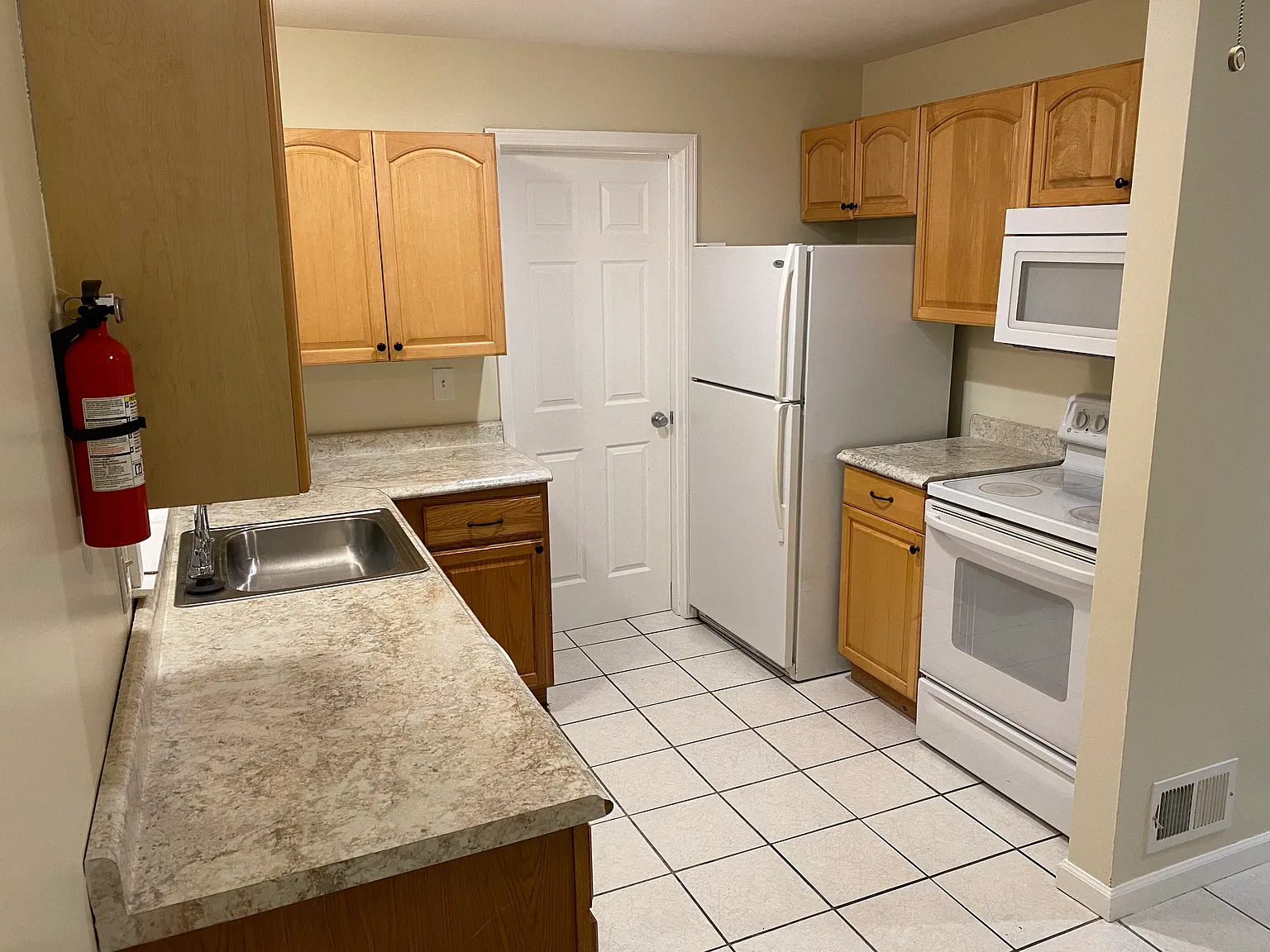 3 bed, 950 sqft, $1,500 — Photo 3